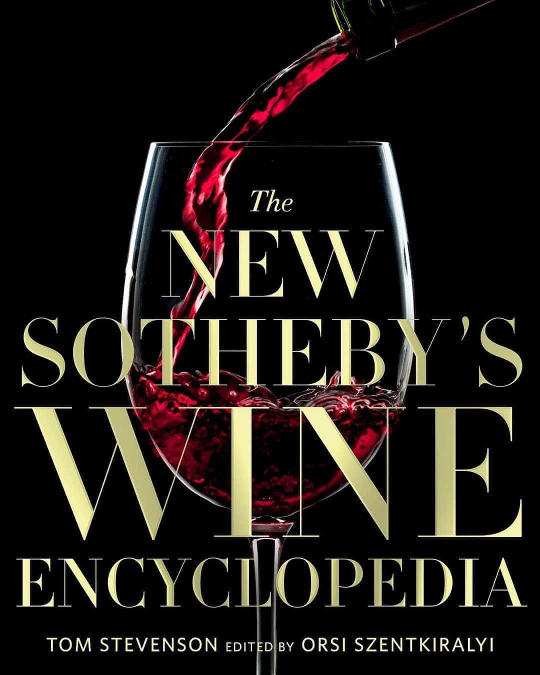 サザビーズさんのインスタグラム写真 - (サザビーズInstagram)「Required weekend reading 📖 🍷 The most comprehensive guide to the world of wine, ‘The New Sotheby’s Wine Encyclopedia’ is an essential reference book for both those new to wine and more experienced collectors.   Fully updated and revised for the first time since 2011, this new 800-page 6th edition reflects the most recent trends in the dynamic world of wine, and is beautifully illustrated with more than 400 images and 100 brand-new @natgeo maps. With a foreword written by our very own Worldwide Head of Sotheby’s Wine, @jamieritchiewine, this definitive resource features extensively researched information on how grapes are grown and made into wine, as well as the history, culture, geographic regions, and taste of vintages around the globe.   Head to the link in bio to order your copy and follow us @sothebyswine for more vinous treasures courtesy of our outstanding specialists #SothebysWine #NatGeo #wine #encyclopedia」10月31日 7時05分 - sothebys