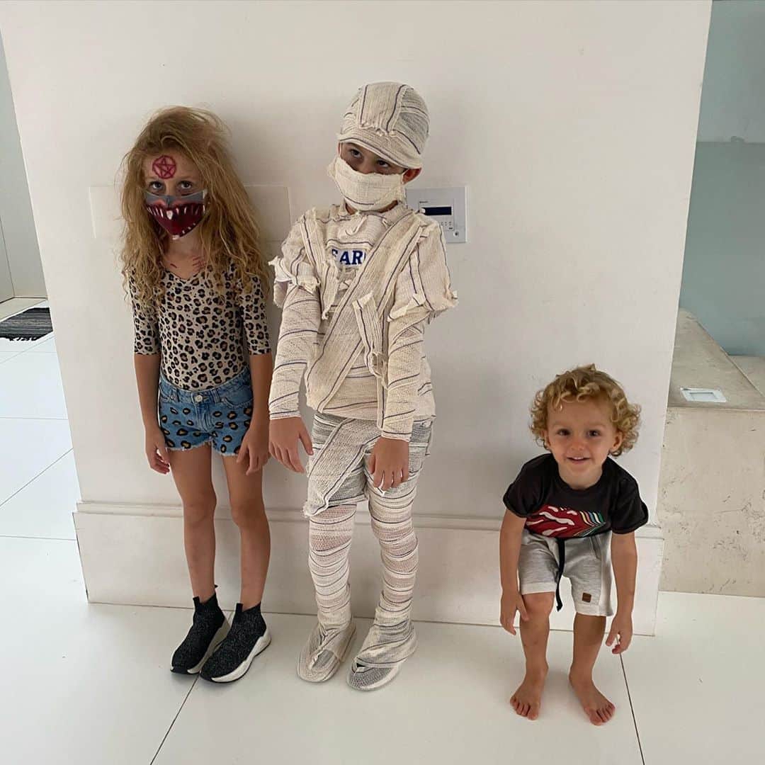 フィリペ・ルイスのインスタグラム：「🎃👻💀」