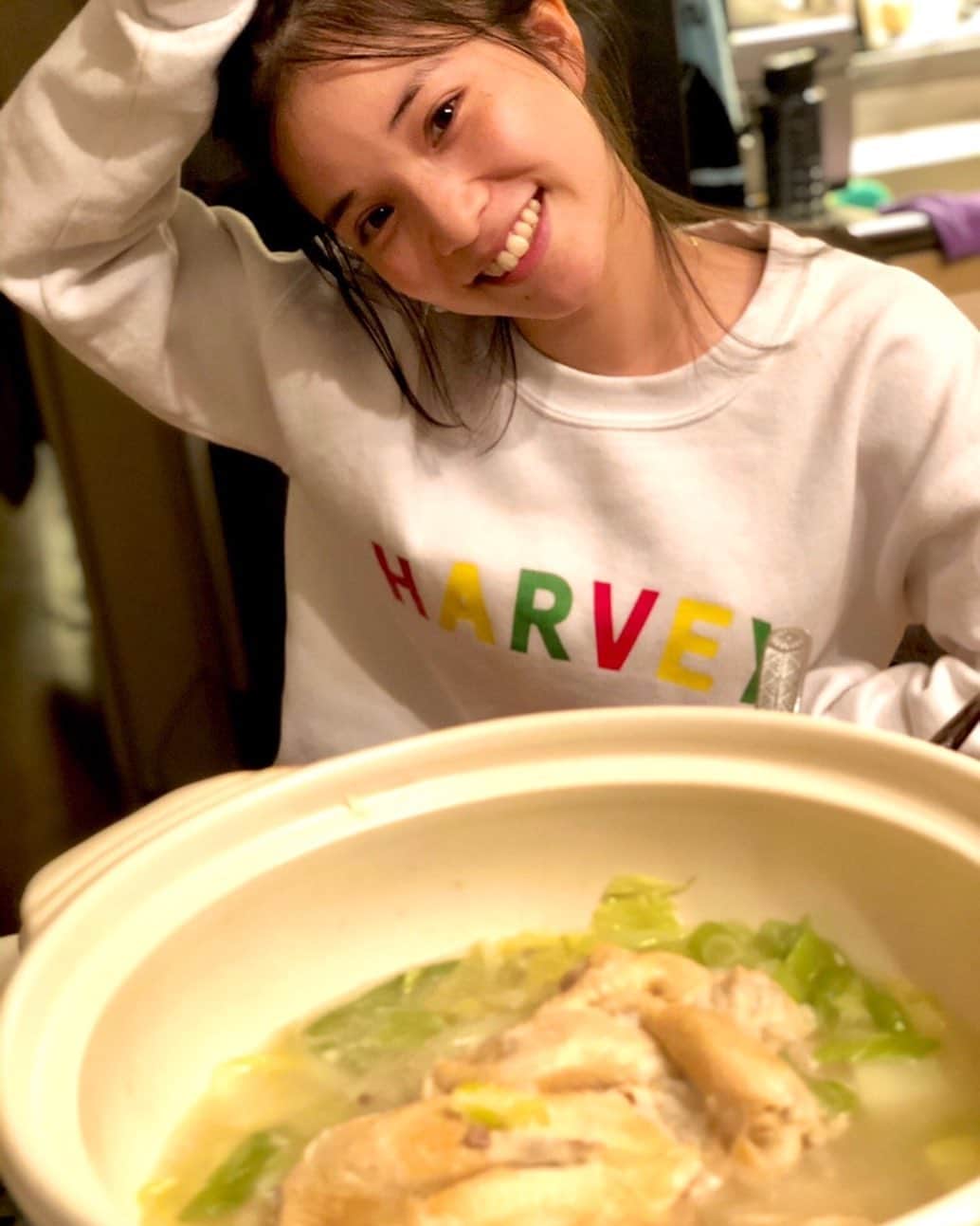 仮谷せいらのインスタグラム：「さむさむさむさむ参鶏湯！！！ あつあつあつあつ厚揚げぇ〜☝️☝️  #参鶏湯 #バイト疲れた」