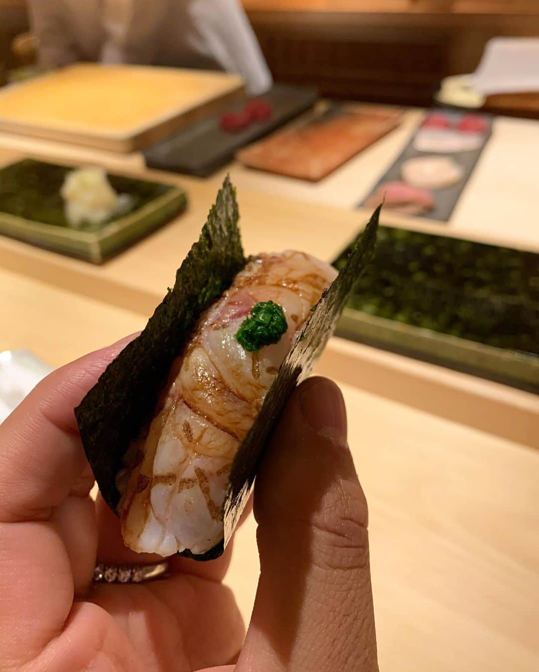 大志（DOWBL）さんのインスタグラム写真 - (大志（DOWBL）Instagram)「10代の頃から優しくしていただいている先輩と 鮨えん へ  どれも美味しかったです  ご馳走様でした！  #sushi #鮨えん別邸 #ご馳走様でした」10月30日 22時07分 - taishi.s.n