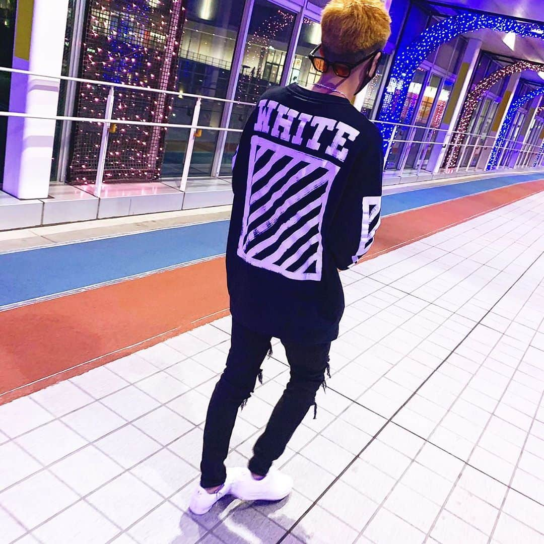 鵜澤千尋のインスタグラム：「♛2020年10月31日♛ ・ ・ Off-Whiteコーデ👑🥼 #offwhite #bershka #adidas #雰囲気 #雰囲気好きな人いいね #雰囲気推してください #雰囲気イケメン #ootd」