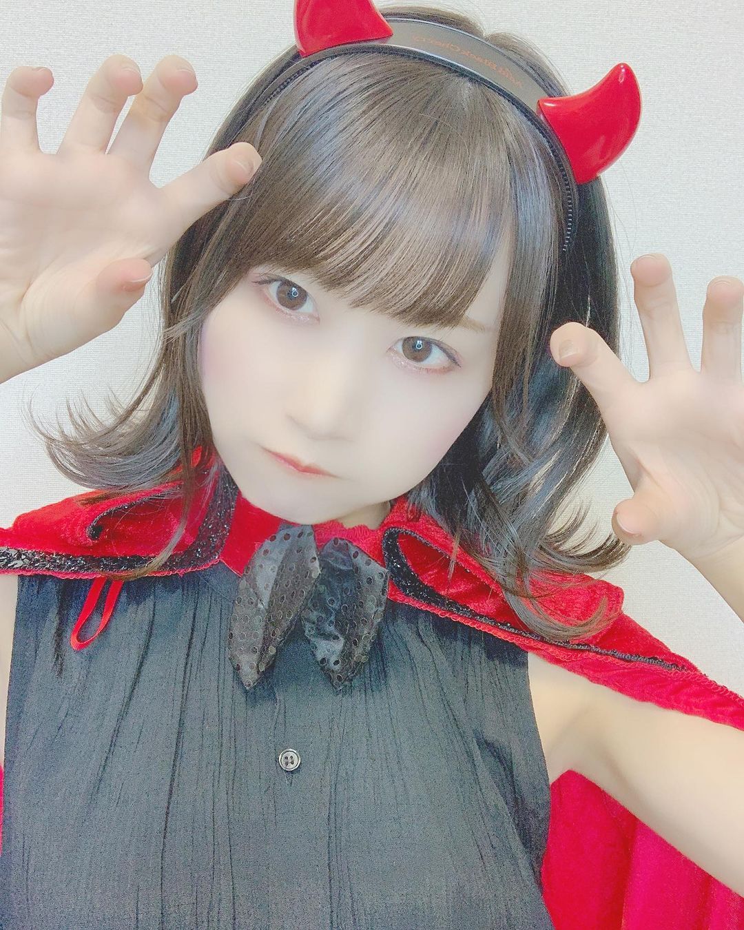 八木沙季のインスタグラム：「😈😈 . がおーーー😈 1日早いけどハッピーハロウィン🎃❤︎ .」