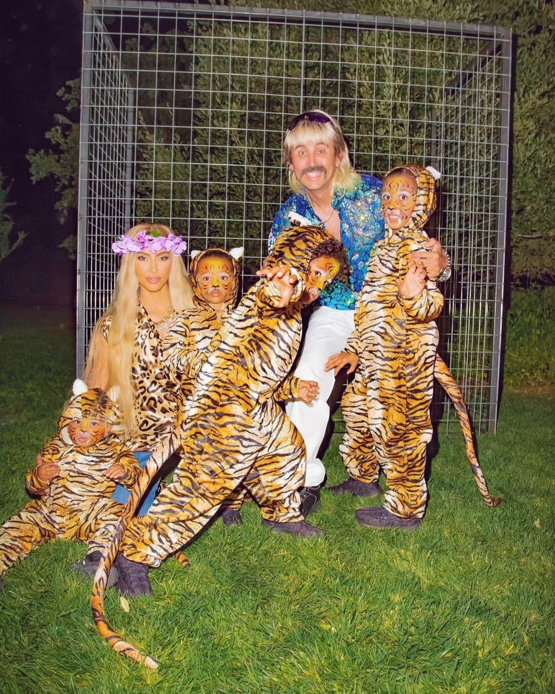 キム・カーダシアンさんのインスタグラム写真 - (キム・カーダシアンInstagram)「Carole Baskin, Joe Exotic and our tigers 🐅 #Halloween2020」10月30日 22時11分 - kimkardashian