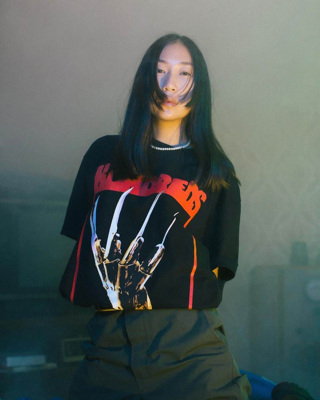 HYPEBEASTさんのインスタグラム写真 - (HYPEBEASTInstagram)「@hypebeaststyle: @thehundreds has teamed up with @warnerbrosentertainment for an apparel collection that takes us back to one of the most haunted and recognisable streets in the world of horror. Themed around the 1984 classic ‘A Nightmare On Elm Street,’ disfigured slasher Freddy Kreuger appears alongside a selection of other memorable moments from the cinematic classic, across a collection of T-shirts, pullovers, sweatpants and accessories. It’s all available now over at the brand’s online webstore.⁠⠀ Photo: @baeth」10月30日 22時11分 - hypebeast