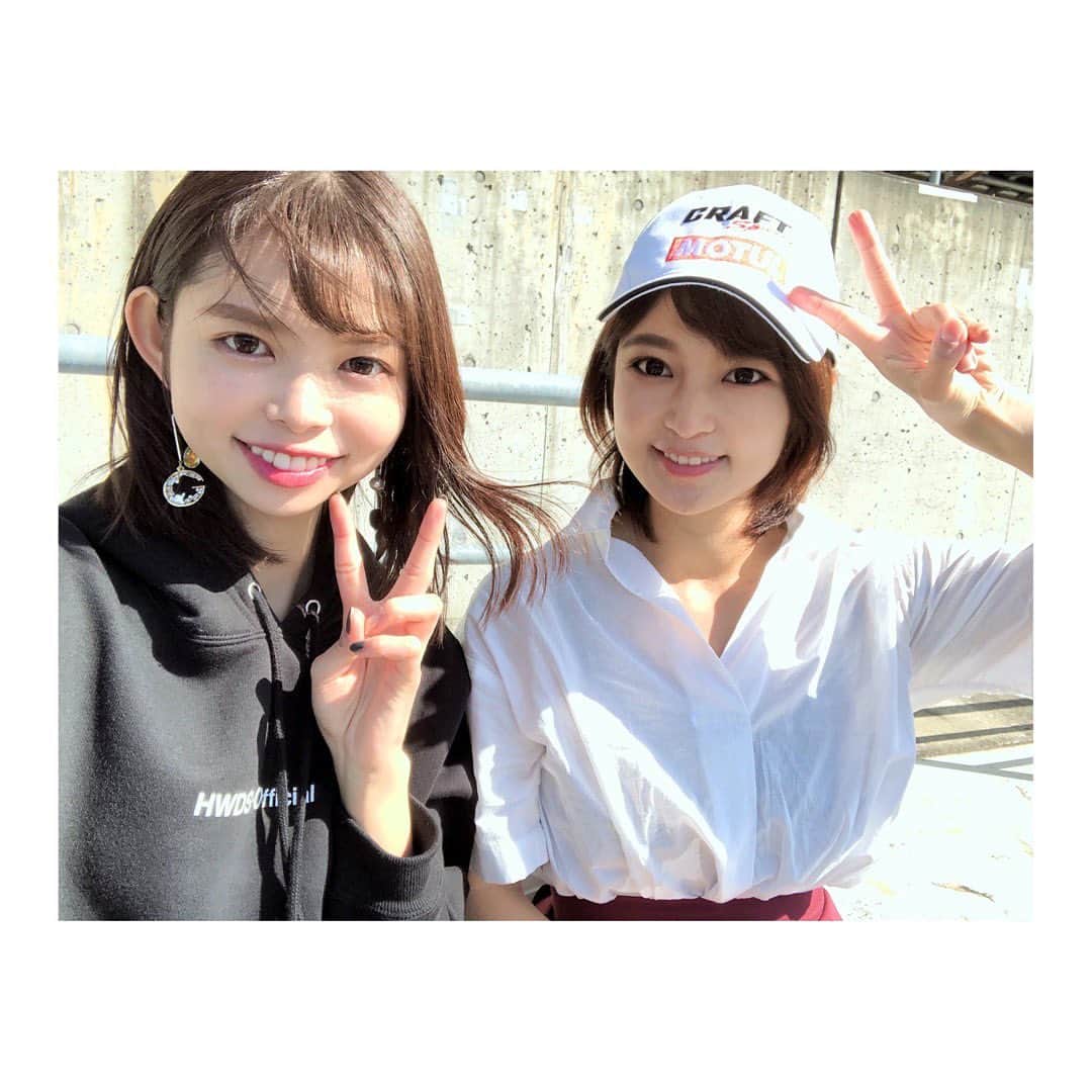 のインスタグラム：「先週、Super GT を観に行ったよ♡  駅からバスに乗って、チケットをゲートで見せて観客席探して見つけて... やってみたかった事が出来ました！！  鈴鹿サーキットはとても行きやすい（笑）私が、三重県民ってのはあるけど。  GT-Rにとって、良い結果だったので最高にhappyでした🍀次の茂木もこのままポディウムへ！！！　  マシーンの音、匂い、雰囲気...全て私の気持ちを上げてくれて、 自分が今までやってきたことに誇りを持てた日でもありました。  📍#suzukacircuit  @suzukacircuit_official  @supergt_official   #supergt  #supergt2020  #nismo #craftsportsmotulgtr  #gtr #motorsport」