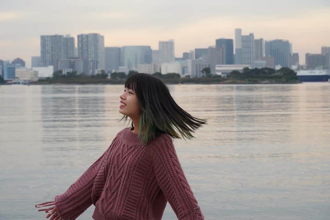 なみなみのインスタグラム：「♪﻿ テレビ📺 『首里城火災から1年沖縄から響けエールソング』﻿ 見てくれた皆さんありがとうございました☺️﻿ ﻿ 11/3に全国放送なのでお楽しみに👒﻿ ﻿ 髪をバッサリ10センチ以上切りました🌷﻿ この写真は切る前の最後に撮った写真です！﻿ ﻿ バッサリ切った写真載せるね〜💚﻿  #いーどぅし」