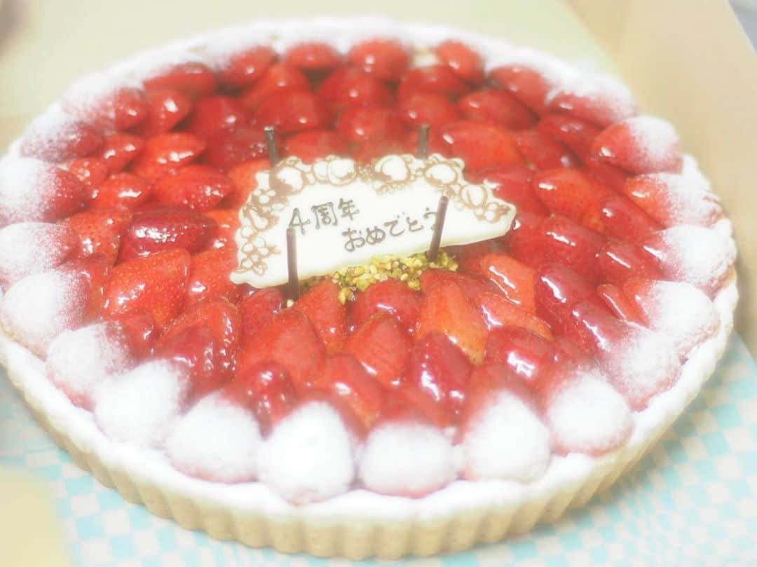 中村果蓮さんのインスタグラム写真 - (中村果蓮Instagram)「ニジマス4周年ケーキ！ スタッフさんから！おめでたい😁✨」10月30日 22時27分 - nakamura_karen_