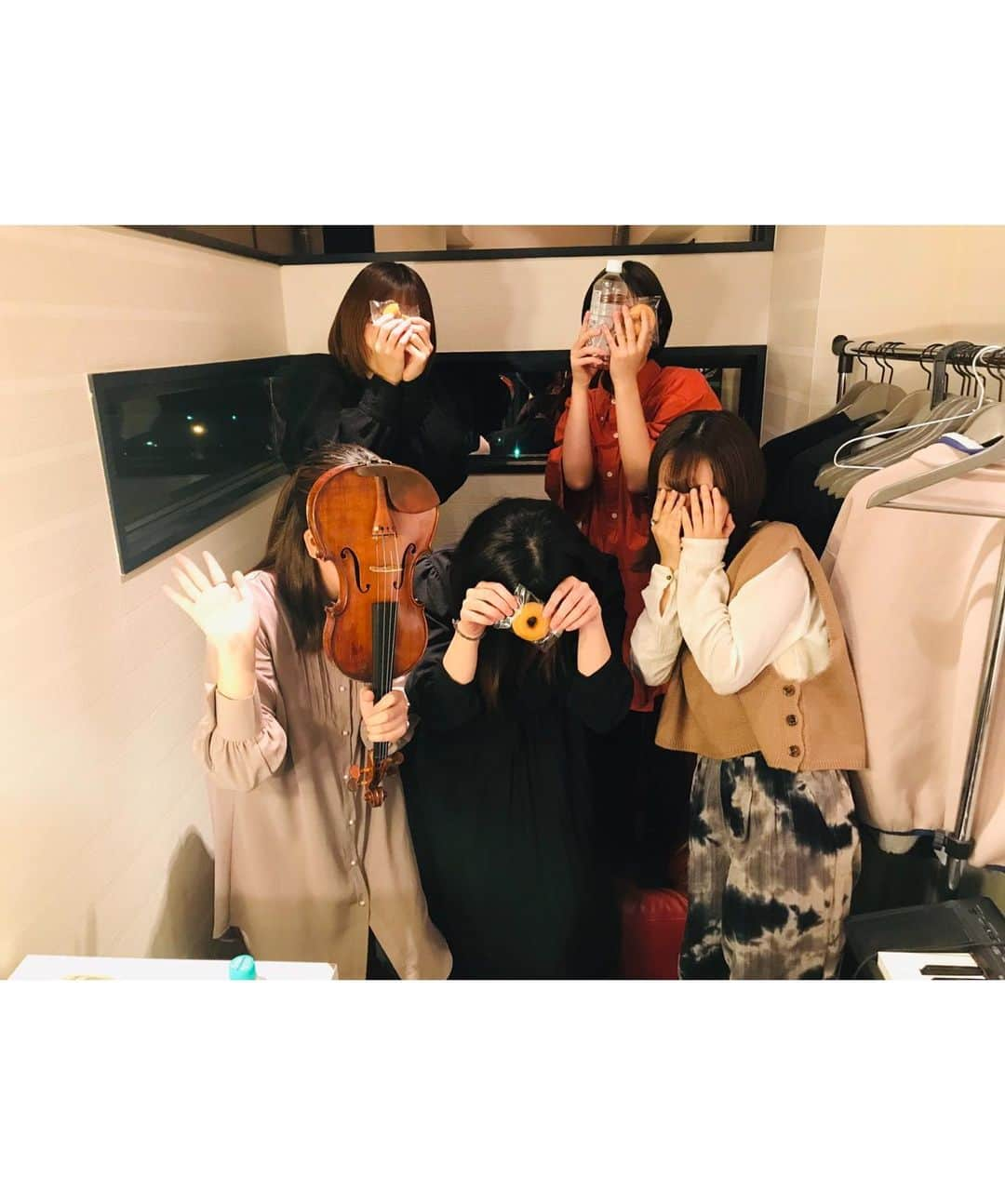 早希さんのインスタグラム写真 - (早希Instagram)「「Sound scene」  ありがとうございました！ 対バンのお二人は私の大好きな方たちだし、KOSAMEのお二人は私の曲をとても素敵にアレンジしていただいて、本当にいい夜になりました。 余韻が抜けない、、、、。  本日の配信ライブは2週間アーカイブ残ります。 おすすめです😱  ぜひぜひ見てね  #四谷天窓comfort.」10月30日 22時27分 - saki_ikas428