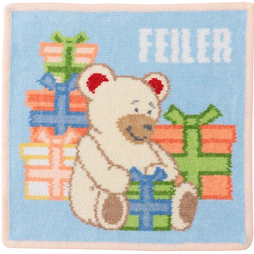 フェイラー（FEILER）さんのインスタグラム写真 - (フェイラー（FEILER）Instagram)「【新作発売FEILER】 フェイラー公式キャラクターFEILER Bearリーベくんのハンカチに新作『フェイラーベア サプライズ』と『フェイラーベア トレジャー』が登場しました！   ハンカチ 税込2,420円 約25×25cm  FEILER BEAR TREASURE フェイラーベアトレジャー  故郷のドイツ・ホーエンベルクからアンバサダー(大使)として日本にやってきたリーベくん。 家族や友達、そしていつも応援してくれるファンのみんなへのプレゼントの準備に大忙し！ ひとりひとりの顔を思い浮かべながら、ワクワク、ドキドキ。みんな喜んでくれるかな。 大切なみんなへ、贈り物に込めたリーベくんの優しい心を届ける一枚です。 一度手にしたら忘れられないシュニール織の上質さをお楽しみください。  フェイラー銀座本店、全国有名百貨店フェイラーショップにて本日10月30日(金)より販売。  フェイラー公式オンラインショップ、アイルミネでは、11月4日(水)発売予定。  #フェイラーベアトレジャー #FEILERBEARTREASURE #フェイラー公式キャラクター #フェイラーベアリーベくん #リーベはドイツ語で愛 #アンバサダー #くま #ドイツ生まれ #男の子 #20歳 #趣味 #旅行 #美味しいものを食べること #好きなもの #ビール #おすし #シュニッツェル #フェイラーのくま #FEILER #フェイラー #ドイツ #ハンカチはフェイラーに決めています #クリスマス #christmas #トレジャー #クリスマスはフェイラーベアリーベくんからサプライズがあるかもしれません」10月30日 22時28分 - feiler_jp