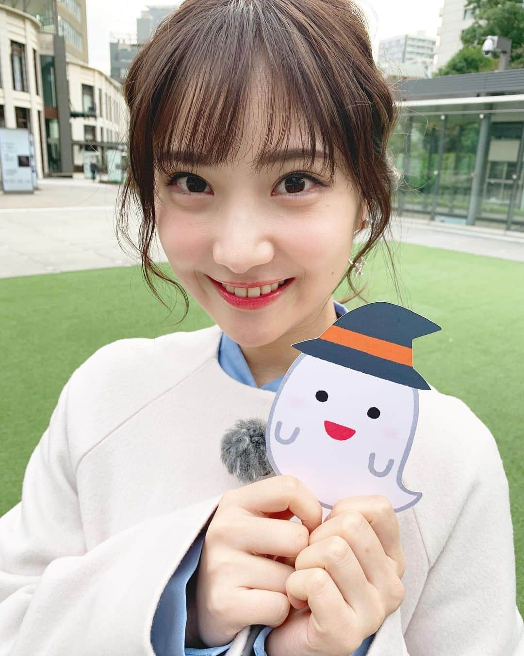 野村彩也子さんのインスタグラム写真 - (野村彩也子Instagram)「. おばけちゃん👻  スタッフさんたちが 色々なハロウィンの飾り付けを 準備してくださっていました🎃💓 どれもかわいくて🥰  カボチャのフリップを 上手くめくれずお顔がビリビリに😱笑 おばけのイタズラかな👀　ではなく、、 すかさず周りに助けていただきました🥺 皆で放送に挑んでいると改めて実感しました。 これも生放送ならではのハプニングだと 経験を糧にしていきたいです🙇‍♂️  マイナビニュース読んでくれた方 感想送ってくれた方ありがとうございます😌  . . . . . #ハロウィン #ハロウィンパーティー  #仮装 #カボチャ #トリックオアトリート #アナウンサー #野村彩也子」10月30日 22時41分 - nomurasayako