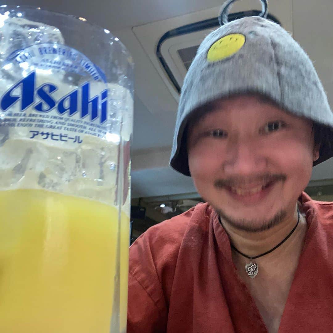 植田朝日のインスタグラム：「♨️♨️♨️﻿ ﻿ 仕事を投げ出しレッツらサウナ‼️苦笑﻿ ﻿ 今宵は上野の #サウナプレジデント さん。﻿ ﻿ たまたま行ったのにお風呂の日で1000円だったぜ！w﻿ ﻿ サウナは勿論、湯も水風呂も最の高‼️﻿ ﻿ 〆はオロナミンCとヤクルトのオロヤクっす。﻿ ﻿ #サウナ #サウナー #サ活」