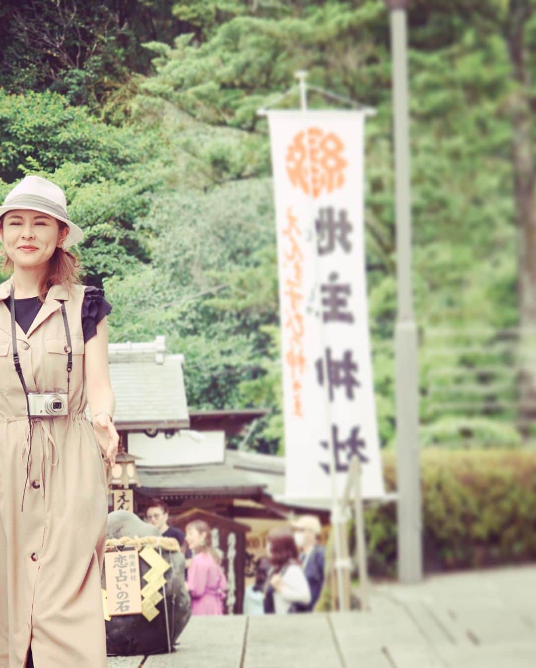 大山恵理乃さんのインスタグラム写真 - (大山恵理乃Instagram)「#京都 #地主神社﻿ ﻿ photographer﻿: @eristavi_official  ﻿ ﻿ 目を瞑って石から石へ上手くゴールしたら﻿ 「自分の力(魅力)で恋が実る」人。 ﻿ 人に誘導してもらってゴールしたら﻿ 「その恋は人の協力を得る必要があったのちに実る」﻿人。 ﻿ ﻿ 人に誘導してもらった上に、 更に全然違うとこ行きまくって﻿ 全くゴールできひんかった私。 ﻿ なんやねん。﻿ ＿φ(￣ー￣ )﻿ ﻿ ﻿ ﻿ ﻿ ﻿#恋占いの石 #えんむすびの神  #女子旅 #京都観光 ﻿#旅行  #そうだ京都行こう #清水寺 ﻿ #쿄토 #쿄토여행 #일본 #일본여행 #여행스타그램﻿ #기요미즈데라 #지슈신사  ﻿#kyoto #kyotojapan #kyototrip #kyototravel #kiyomizudera #jishujinja #japantravel #japan #japantrip #travelphotography #japan_of_insta #otonatabi_japan #japantravelphoto #photo_travelers ﻿」10月30日 22時38分 - erino_ohyama