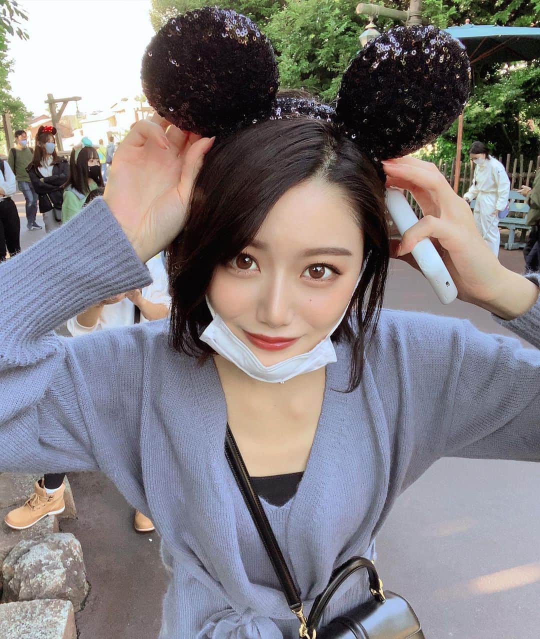 のインスタグラム：「. 最近ハーブティーにハマっていまして どこかいいお店無いかなぁと コソコソあちこちのを飲み比べています お酒が飲めない私の密かな楽しみです オススメの茶葉、お店があったら 是非教えて下さい〜☺️❤︎ . 10月も残り1日 皆さんはどう過ごすのかな？🎃👻🍬 . 皆さんの大切な1票 是非私に下さい #れいぽち　宜しくお願いします☆ . . . #東京ディズニーシー #ディズニー #ディズニーコーデ #ディズニーシー #l4l #disney #disneysea #耳 #ニットワンピース #親友 #プレゼント #ありがとう #instagram #instagood #instalike #instafashion #instapic#stellamccartney #fifth #celine #mickeymouse」