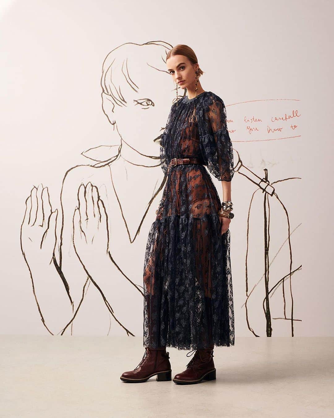 Chloéさんのインスタグラム写真 - (ChloéInstagram)「Reimagine the romantic dresses from the #CHLOEfw20 collection with pair of new Franne ankle boots Shop new arrivals in boutiques and on chloe.com  #CHLOEgirls #CHLOE」10月30日 23時01分 - chloe
