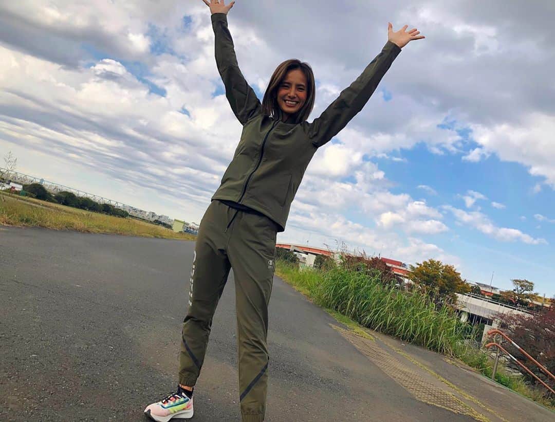 佐野千晃さんのインスタグラム写真 - (佐野千晃Instagram)「ランスマ倶楽部の撮影をしていたらあたしの顔を見て﻿ ﻿ ランスマ倶楽部の佐野千晃！﻿ ﻿ と分かってくれる方がいらっしゃって﻿ ﻿ とっても嬉しかったです！﻿ ﻿ (走ってたからお話できませんでしたが)﻿ ﻿ みなさんあたし見つけたら遠慮なく話しかけてくださいね！笑﻿ ﻿ #run #running #marathon #フルマラソン #マラソン #マラソン女子 #人生自由自在 #走る女子 #ファッション #ウェア #楽しく走る #ランニング #ジョギング #ランスマ倶楽部」10月30日 23時15分 - sanochiaki810