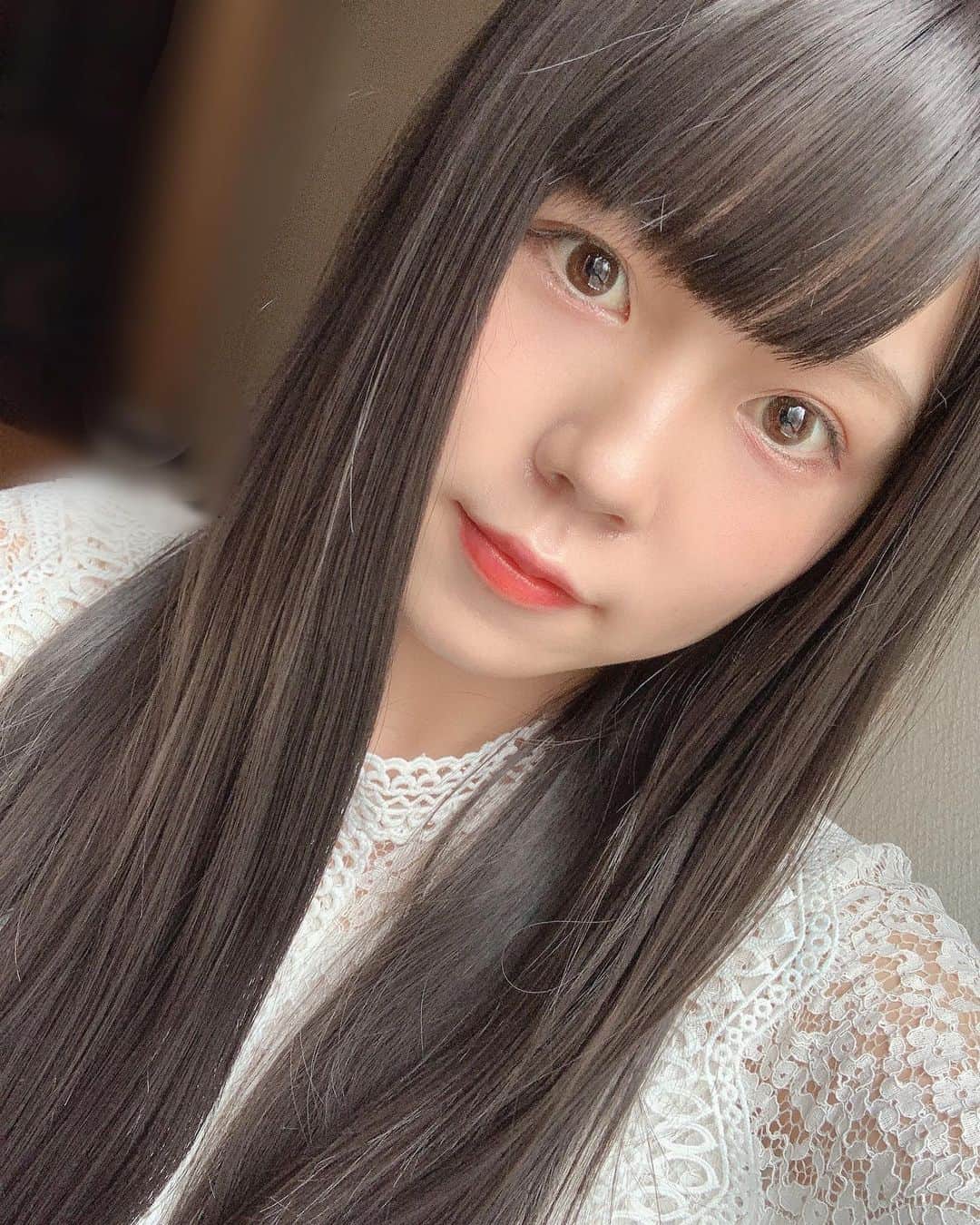 MANA（宮本茉奈）のインスタグラム：「??? . #黒髪 #黒髪ロング   #97년생 #좋아요환영 #좋아요폭탄 #팔로우 #팔로미 #팔로우미 #친구해요 #오오티디 #데일리룩 #패션 #옷스타그램 #패션스타그램 #여친룩 #셀카 #셀카그램 #셀카스타그램 #셀피 #셀피그램 #셀스타그램 #얼스타그램 #메이크업 #오늘의훈녀」