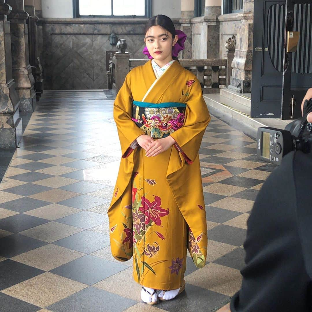 井上咲楽さんのインスタグラム写真 - (井上咲楽Instagram)「. 築地本願寺で着物きて撮影でした！モダンでお姉さんになった気分になりました . 写真苦手なのですがたくさん撮ったので、アップと帯がわかるように後ろと着物全体と、本願寺もうつってるのと…載せました🙇‍♀️たくさん載せたらうるさいですかね、、すみません！」10月30日 23時08分 - bling2sakura