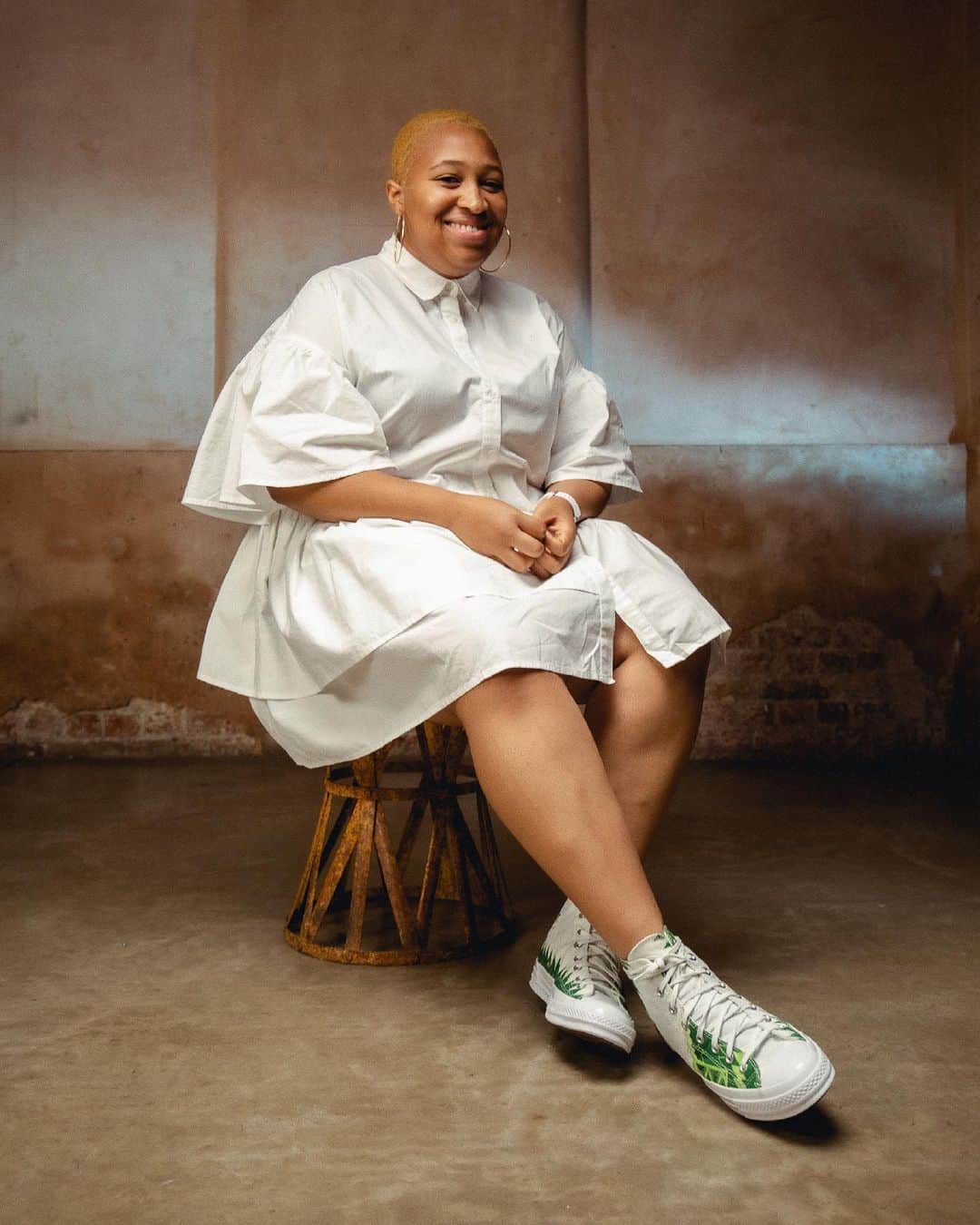 converseのインスタグラム：「We asked 15 All Stars to interpret the All Star manifesto which articulates the ambition of the Converse All Star community to serve⁣ as an engine for creative progress. ⁣ ⁣ Next up is Princess Jiboye, @princessjiboye. She’s a spoken word artist out of South London by way of Nigeria. She’s telling stories set to beats about positivity, self-love and elevating silenced voices. Princess J highlights these issues because she believes everyone’s voice and everyone’s creativity is important—so much so it could even save a life. Princess J’s latest single, Big, is out now on all the streaming platforms.⁣ ⁣ “There are a lot of people that need to hear what you have to say or need to see what you want to portray or display. If you have this creative ability, show it. Make an impact.”⁣ ⁣ Visit our stories to meet Princess J and see how she articulates her All Star ambition.⁣ #ConverseAllStar   Producer: @ishicamethrough Mix & Master: @ishicamethrough Cinematographers: @morenikejis.lens @elizabetholowu @princessjiboye Editor: @princessjiboye」