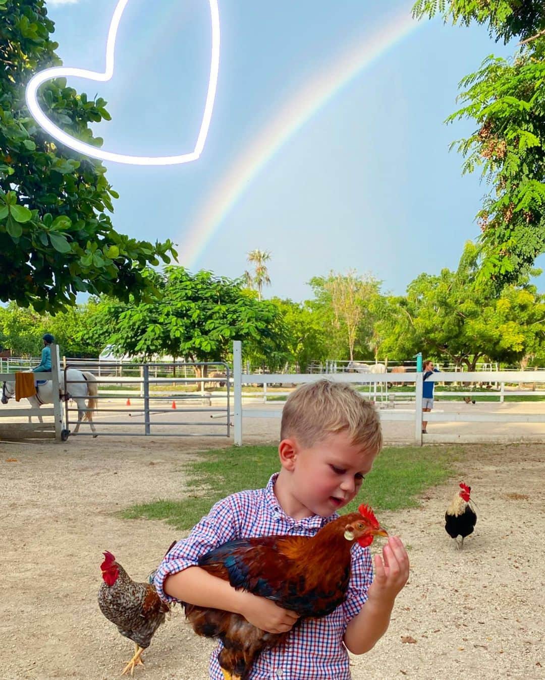 Elizabeth Chambers Hammerさんのインスタグラム写真 - (Elizabeth Chambers HammerInstagram)「🌈, but make it a double」10月30日 23時13分 - elizabethchambers