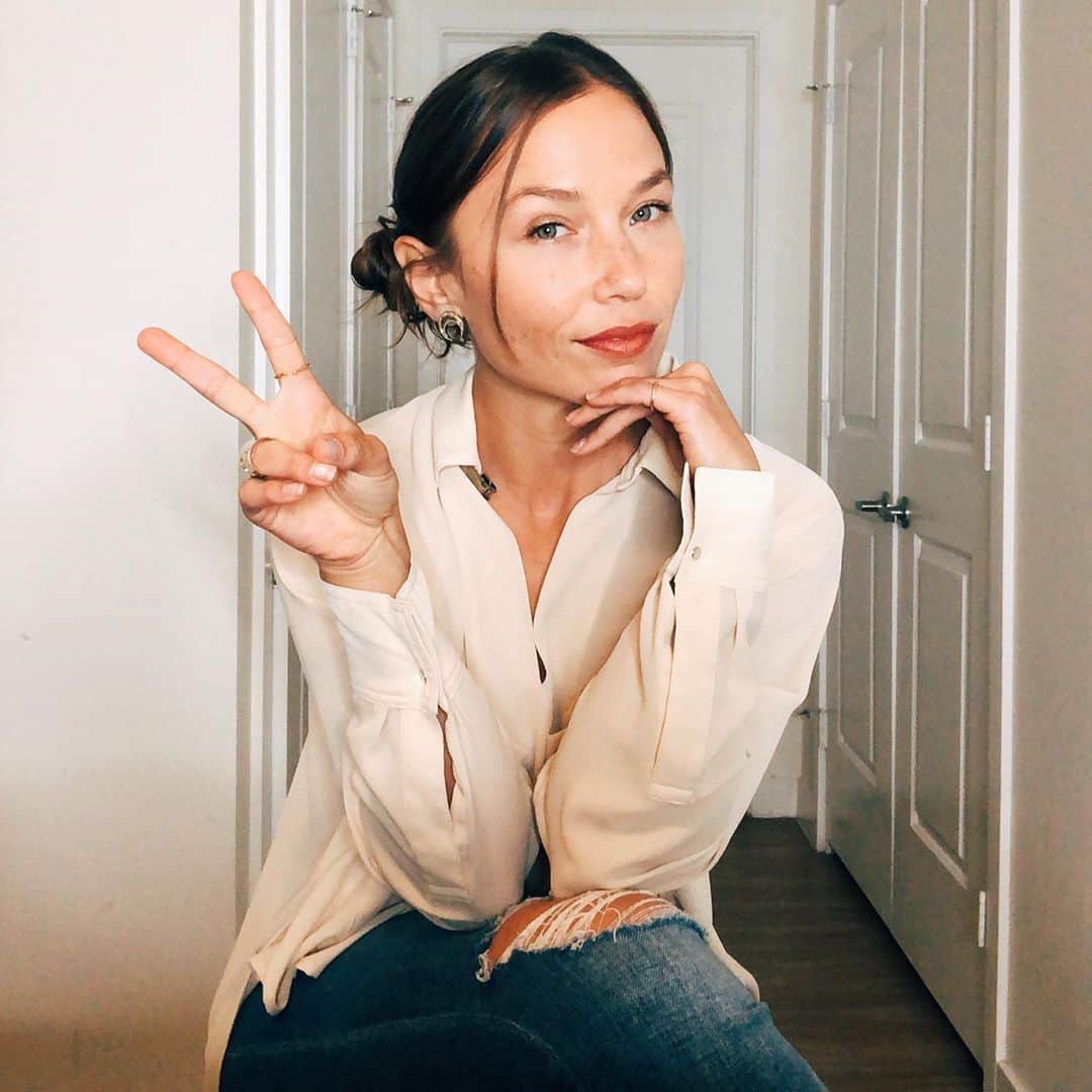 のインスタグラム：「Hey, GO VOTE. 🇺🇸🗳📮✔️」