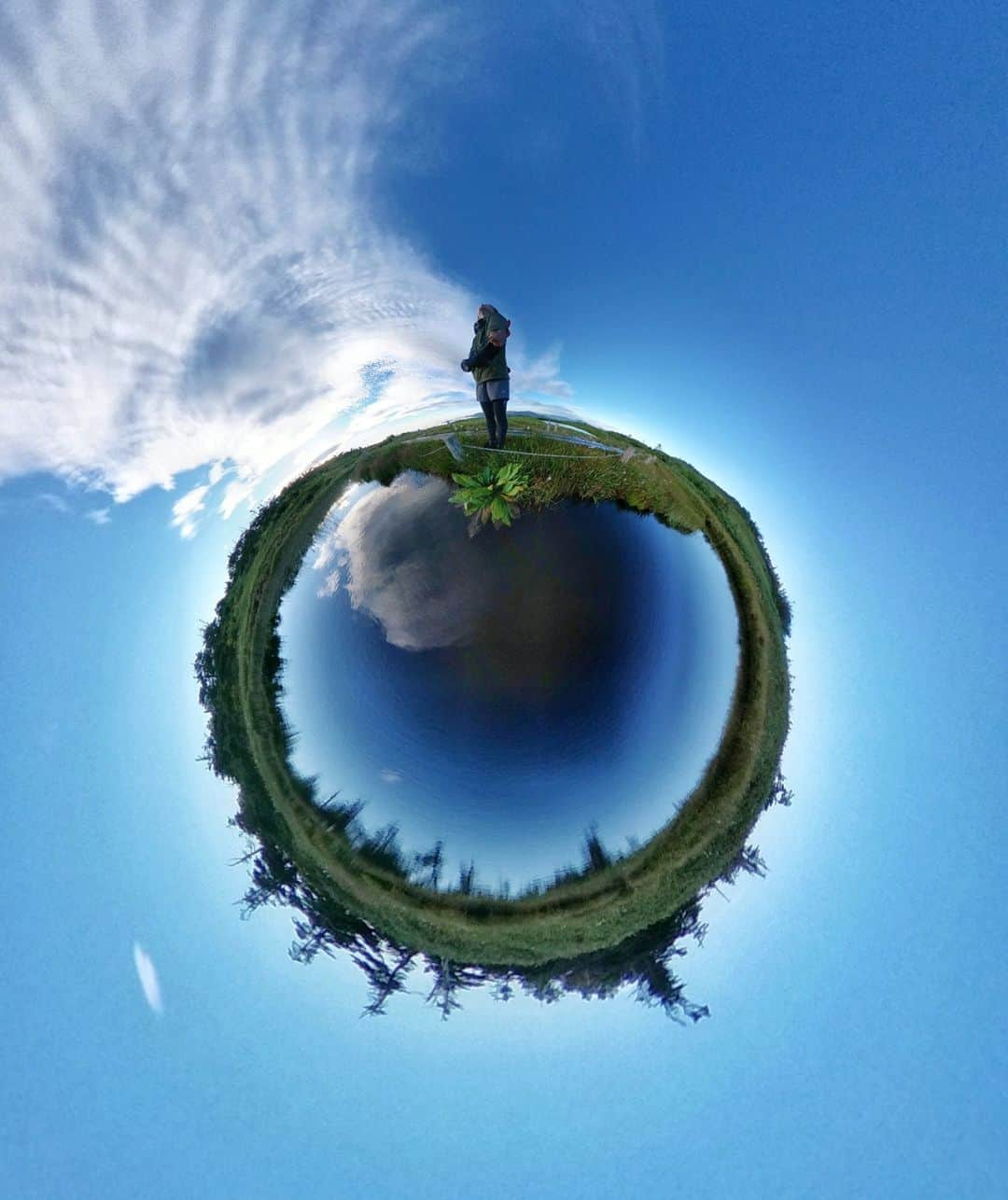 Official RICOH THETAさんのインスタグラム写真 - (Official RICOH THETAInstagram)「Experience that "I'm on top of the world" feeling everyday with your THETA Z1 🌎 Edit your photos using our THETA+ App to create eye catching tiny planet shots like this one from @suzuwanders. Be sure to tag us in your creations! 📸 . . . . . #ricohusa #ricoh #ricohimaging #theta360 #lifein360 #360camera #360view #tinyplanet #tinyplanets #camera #cameralover #cameralens #outdoorphotography #nature #outdoors #naturephotography #tinyplanetphotography #travel #travelphotography #naturephoto #nature」10月30日 23時20分 - theta360official