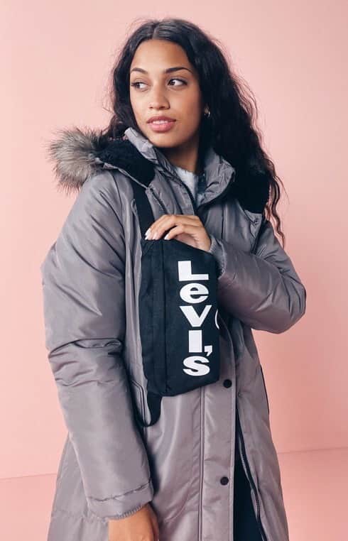 ロック&リパブリックのインスタグラム：「Cue all the cute coats! 💖 Bundling up has never looked better, and we’ve got outfit inspo to prove it. Whether you’re living for the latest trends or all about athleisure, we’ve got looks you’ll love. Check them out, then shop them here: https://kohls.co/3jFGshd #Kohls #KohlsFinds」