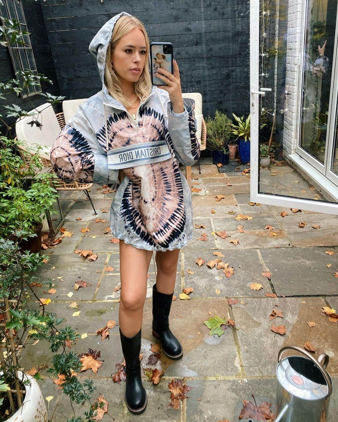 タニヤ・バーさんのインスタグラム写真 - (タニヤ・バーInstagram)「raincoat heaven 😁🌧 *gifts tagged」10月30日 23時41分 - tanyaburr