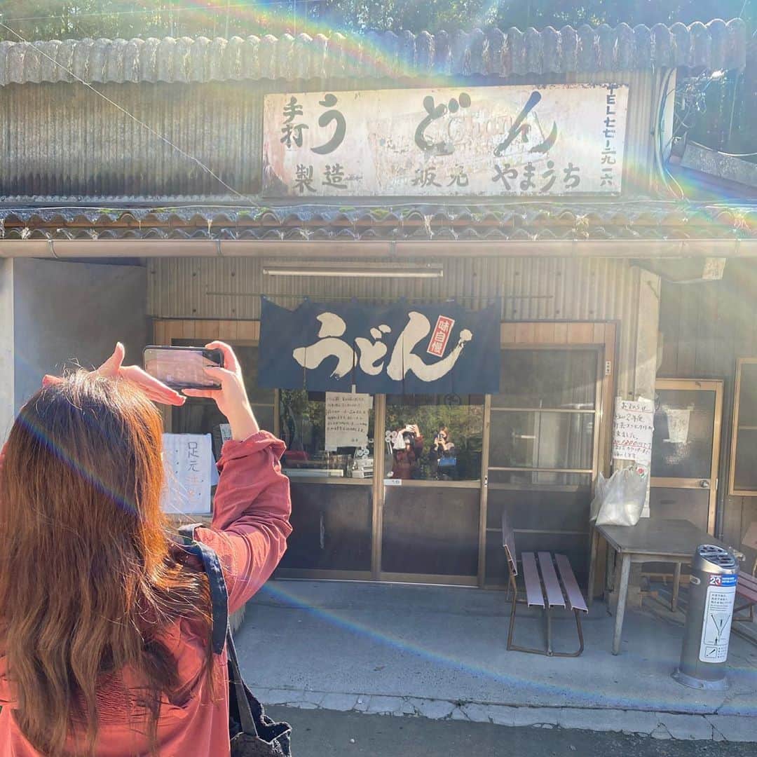 大井智保子さんのインスタグラム写真 - (大井智保子Instagram)「Go toを利用して、うどん県香川へ行ってきましたよん♪♪ とってもお天気が良くて、 最高のおうどん巡り旅になりました☀️ . 人気店4軒も回れました♪全店舗個性があって、同じ讃岐うどんといっても全然ちがうのねー🤤 どこもおいしかったけど、 特に好みだったのは、シンプルな釜あげの、長田うどんさんでした‼︎ コシがあるけど、やわらかくてもちもちぬるっとしてたよ♪♪ まだ行きたいお店あるから、またいきたいなー🧚 . . #香川県 #香川 #四国 #讃岐うどん #うどん県 #食旅 #女子旅 #旅行 #gotoキャンペーン #gotoトラベルキャンペーン #gotoトラベル  #うどん好き #うどん #香川うどん #香川うどん巡り #香川うどん旅」10月30日 23時38分 - chihokoi
