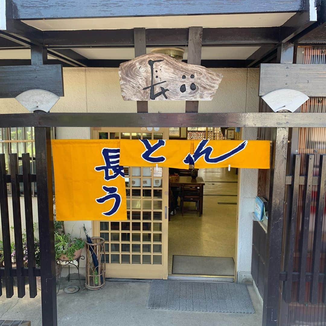 大井智保子さんのインスタグラム写真 - (大井智保子Instagram)「Go toを利用して、うどん県香川へ行ってきましたよん♪♪ とってもお天気が良くて、 最高のおうどん巡り旅になりました☀️ . 人気店4軒も回れました♪全店舗個性があって、同じ讃岐うどんといっても全然ちがうのねー🤤 どこもおいしかったけど、 特に好みだったのは、シンプルな釜あげの、長田うどんさんでした‼︎ コシがあるけど、やわらかくてもちもちぬるっとしてたよ♪♪ まだ行きたいお店あるから、またいきたいなー🧚 . . #香川県 #香川 #四国 #讃岐うどん #うどん県 #食旅 #女子旅 #旅行 #gotoキャンペーン #gotoトラベルキャンペーン #gotoトラベル  #うどん好き #うどん #香川うどん #香川うどん巡り #香川うどん旅」10月30日 23時38分 - chihokoi