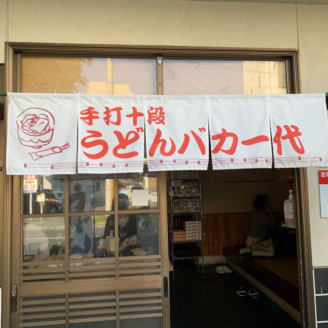 大井智保子さんのインスタグラム写真 - (大井智保子Instagram)「Go toを利用して、うどん県香川へ行ってきましたよん♪♪ とってもお天気が良くて、 最高のおうどん巡り旅になりました☀️ . 人気店4軒も回れました♪全店舗個性があって、同じ讃岐うどんといっても全然ちがうのねー🤤 どこもおいしかったけど、 特に好みだったのは、シンプルな釜あげの、長田うどんさんでした‼︎ コシがあるけど、やわらかくてもちもちぬるっとしてたよ♪♪ まだ行きたいお店あるから、またいきたいなー🧚 . . #香川県 #香川 #四国 #讃岐うどん #うどん県 #食旅 #女子旅 #旅行 #gotoキャンペーン #gotoトラベルキャンペーン #gotoトラベル  #うどん好き #うどん #香川うどん #香川うどん巡り #香川うどん旅」10月30日 23時38分 - chihokoi
