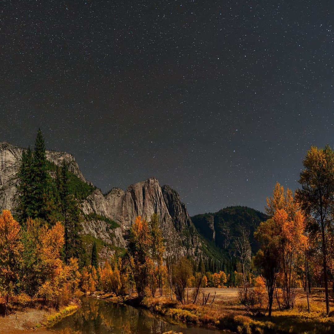 National Geographic Travelさんのインスタグラム写真 - (National Geographic TravelInstagram)「Photo by @babaktafreshi / Swipe to see this panoramic image of a crystal clear November 2012 night in Yosemite National Park, California. It was surreal. Aspen trees at the shore of the Merced River were in vivid fall colors. The bright planet Jupiter and winter constellations Orion and Taurus were in the sky. Explore more of the world at night photography @babaktafreshi. #yosemite #nightsky #twanight #nationalparks」10月30日 23時50分 - natgeotravel