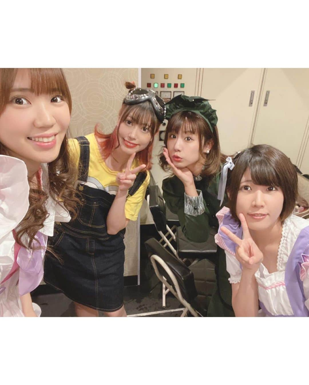 安森彩那さんのインスタグラム写真 - (安森彩那Instagram)「IDOL BOX ☆ Kawasaki DREAM#3トーク&ライブ ありがルンティ💋✨ - ミニオンじゃないよ？ バナナマンのせっかくグルメ だよ？？ …が伝わらなかった😭 はざまらぎー！！w ういちん、貸してくれてありがとう❤ - いや〜今宵も楽しかった♥ トークも楽しかったけど、 LIVEもやはり楽しいな^^* 寧々子ちんとさやねんが後ろで一緒に踊ってくれた❤ LIVEを観るのも楽しいんや♥ 会場も一体感あったと思うぜ？✨ - 物販も会いにきてくれて嬉しかったし、安森予約でみてくれたのも嬉しかったやで😭💋💋 ホンマにホンマにありがルンティ⸜(> <⑉))⸝❤❤ - 次は 11月1日㈰TIPSTAR #まうかなあや と 5日気持ちよく歌いきろうとバカ王決定戦！ 27日IDOL BOX ☆ Kawasaki DREAM#4 30日(月)スナックまういぬー🐶夜のおばんざい😲🎤🎶 で会いましょ♥♥♥  いい夢みろにー(⑉• •⑉)  #idol #四谷三丁目 #sinjuku  #event #笑や #ミライトステラ #フラミングの法則」10月30日 23時43分 - ayana.y_official