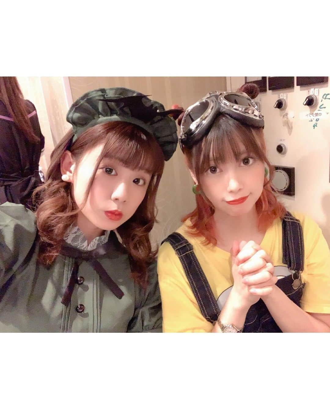 安森彩那さんのインスタグラム写真 - (安森彩那Instagram)「IDOL BOX ☆ Kawasaki DREAM#3トーク&ライブ ありがルンティ💋✨ - ミニオンじゃないよ？ バナナマンのせっかくグルメ だよ？？ …が伝わらなかった😭 はざまらぎー！！w ういちん、貸してくれてありがとう❤ - いや〜今宵も楽しかった♥ トークも楽しかったけど、 LIVEもやはり楽しいな^^* 寧々子ちんとさやねんが後ろで一緒に踊ってくれた❤ LIVEを観るのも楽しいんや♥ 会場も一体感あったと思うぜ？✨ - 物販も会いにきてくれて嬉しかったし、安森予約でみてくれたのも嬉しかったやで😭💋💋 ホンマにホンマにありがルンティ⸜(> <⑉))⸝❤❤ - 次は 11月1日㈰TIPSTAR #まうかなあや と 5日気持ちよく歌いきろうとバカ王決定戦！ 27日IDOL BOX ☆ Kawasaki DREAM#4 30日(月)スナックまういぬー🐶夜のおばんざい😲🎤🎶 で会いましょ♥♥♥  いい夢みろにー(⑉• •⑉)  #idol #四谷三丁目 #sinjuku  #event #笑や #ミライトステラ #フラミングの法則」10月30日 23時43分 - ayana.y_official