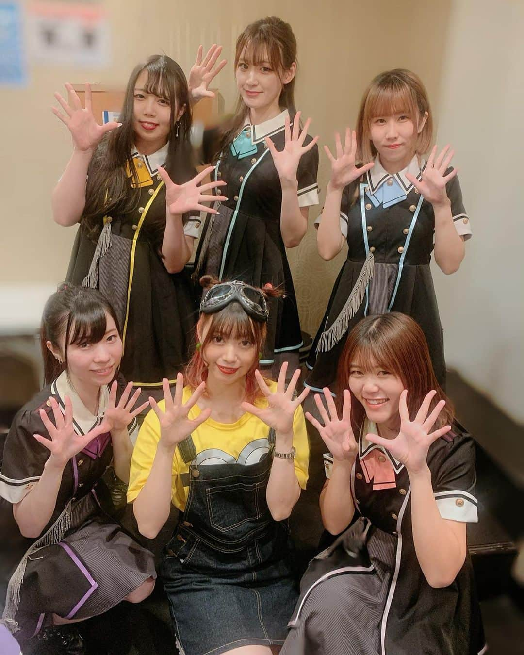 安森彩那さんのインスタグラム写真 - (安森彩那Instagram)「IDOL BOX ☆ Kawasaki DREAM#3トーク&ライブ ありがルンティ💋✨ - ミニオンじゃないよ？ バナナマンのせっかくグルメ だよ？？ …が伝わらなかった😭 はざまらぎー！！w ういちん、貸してくれてありがとう❤ - いや〜今宵も楽しかった♥ トークも楽しかったけど、 LIVEもやはり楽しいな^^* 寧々子ちんとさやねんが後ろで一緒に踊ってくれた❤ LIVEを観るのも楽しいんや♥ 会場も一体感あったと思うぜ？✨ - 物販も会いにきてくれて嬉しかったし、安森予約でみてくれたのも嬉しかったやで😭💋💋 ホンマにホンマにありがルンティ⸜(> <⑉))⸝❤❤ - 次は 11月1日㈰TIPSTAR #まうかなあや と 5日気持ちよく歌いきろうとバカ王決定戦！ 27日IDOL BOX ☆ Kawasaki DREAM#4 30日(月)スナックまういぬー🐶夜のおばんざい😲🎤🎶 で会いましょ♥♥♥  いい夢みろにー(⑉• •⑉)  #idol #四谷三丁目 #sinjuku  #event #笑や #ミライトステラ #フラミングの法則」10月30日 23時43分 - ayana.y_official