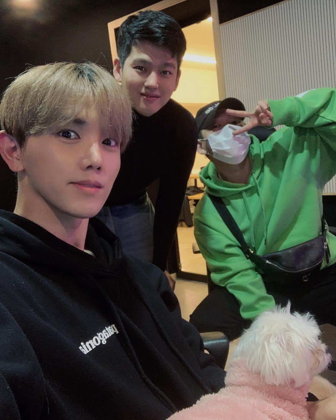 ジョンギュンのインスタグラム：「축 전역 #Ron @bigflo_ron  녹음 수고 #ZUK @realxxzxuk」