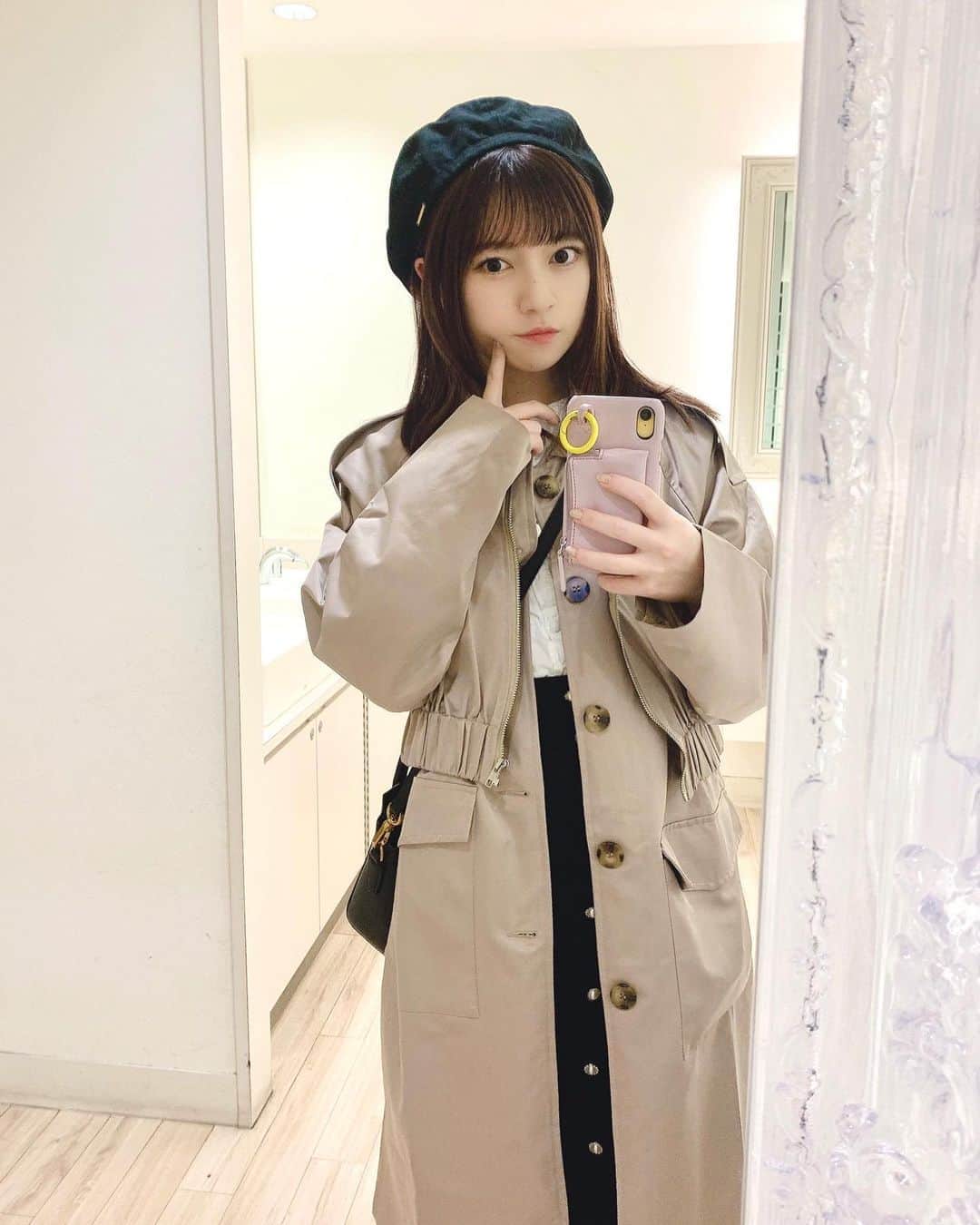 廣川奈々聖のインスタグラム：「秋だ〜 🍁☁﻿ ﻿ ﻿形が可愛いくて買ったコート、ユニセックスだった🐿 ﻿ ﻿ ﻿ ﻿ #ななせのふく#私服#秋コーデ#ベージュカラー#ベレー帽コーデ#ootdfashion #mirrorselfie @sober___official」