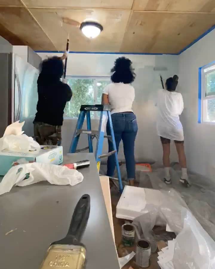 ケリスのインスタグラム：「Home renovations & interior design are also things that I love. Been doing a lot of both since moving to Bounty Farms, so I'm going to start to let you all in on my process... Lots more to come!」
