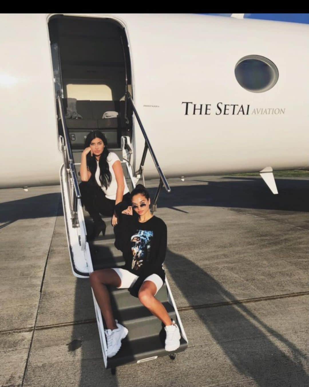 シャニーナ・シャイクのインスタグラム：「My ride or die ... everyone wish my bestie @justtnic a very HAPPY BIRTHDAY!!🎂🎂love you to bits!!! Hope we can be together again ... soon. Enjoy this special day beautiful soul」