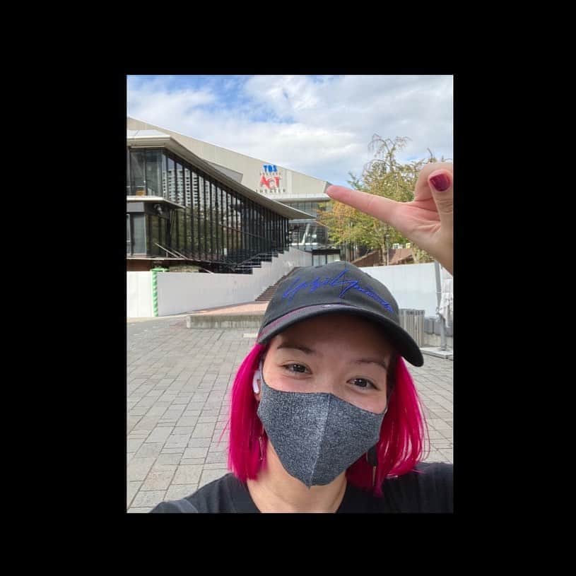 ダンドイ舞莉花のインスタグラム：「本日小屋入り、場当たり、ゲネプロという衝撃スケジュール😱  みんなで乗り越えました！！  初めましての赤坂ACTシアター！！❤️ 憧れの劇場に立てる喜び。  本当に嬉しいです。  そして明日初日を迎えたら、明後日千秋楽です😭😭😭  明日の夜公演はVR生配信もあります！！  #35mm #35mmamusicalexhibition #musical #theatre #tokyo #japan  #成河 #鞘師里保 #水田航生 #実咲凜音  #内海啓貴 #ダンドイ舞莉花 #福井晶一」