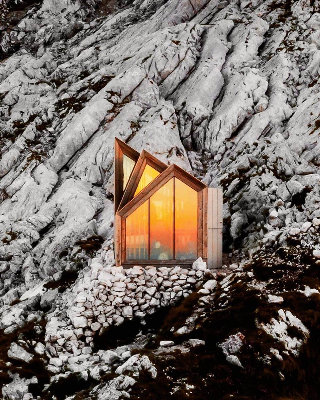 BEAUTIFUL HOTELSさんのインスタグラム写真 - (BEAUTIFUL HOTELSInstagram)「Designed by OFIS, AKT II, and students from Harvard Graduate School of Design, the Alpine Shelter Skuta can house up to eight mountaineers and has three modules: storage, socialization, and sleeping quarters.   Wouldn't an end to a challenging hike be worth it with this view? 😮 Get a hiking reprieve from the extreme weather, radical temperatures, and rugged terrain of Mt. Skuta, the third-highest peak in the Kamnik Alps. ⛰️  Do you think you'd be able to sleep or watch the gorgeous night sky? ✨  📸 @piet_flosse 📍 Alpine Shelter Skuta, Slovenia」10月31日 0時09分 - beautifulhotels