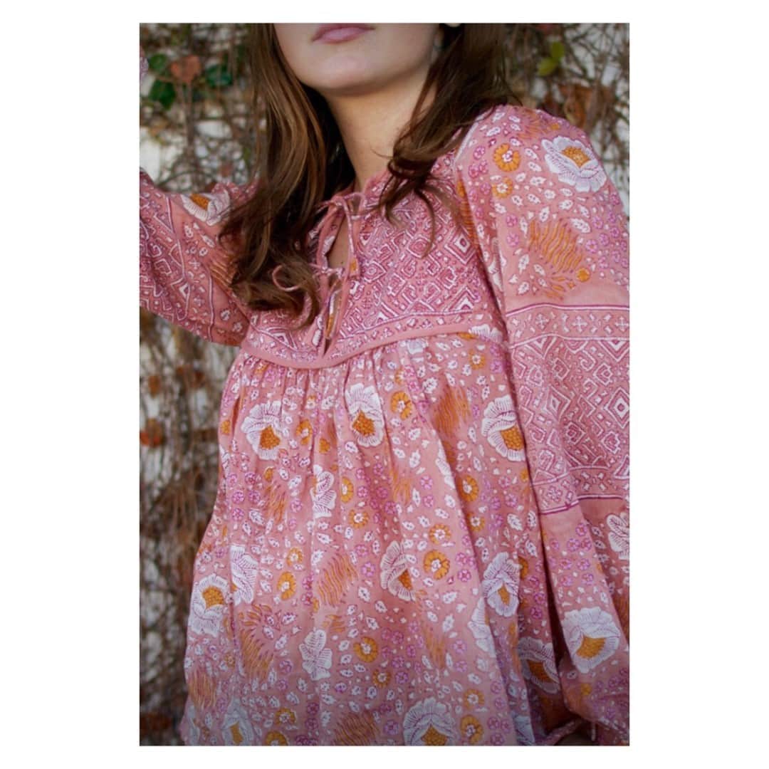 のインスタグラム：「Our Yamini Booj Top perfect for laying this fall season⁠ ~ link in bio for more ~」