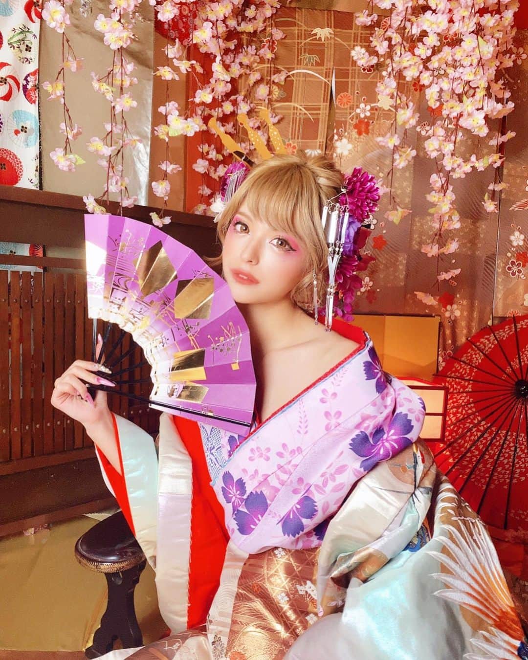 アンジェリカのインスタグラム：「❤🏮HAPPY HALLOWEEN🏮❤ . 花魁💜❤ どスカ🙄 . あ、おかしちょーだい⊂(･ω･⊂)))ﾄｺﾄｺ . #ハロウィンコスプレ #ハロウィン #花魁 #花魁体験 #大阪」