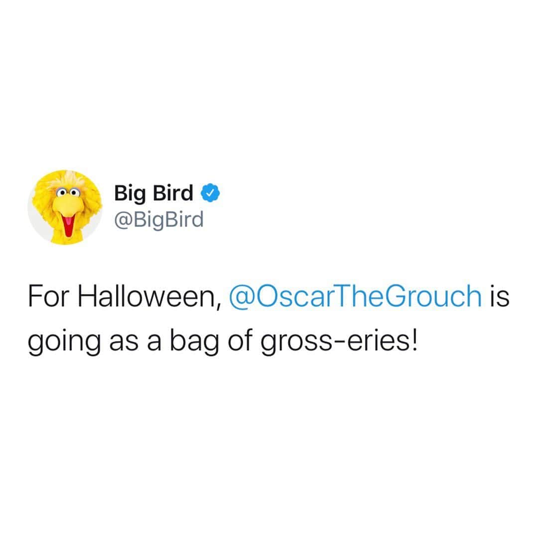 セサミストリートさんのインスタグラム写真 - (セサミストリートInstagram)「A bag of gross-eries! 😂😂😂 • • • #sesamestreet #halloween #halloweenweekend #halloweencostumes #bigbird #oscarthegrouch #grouch #costumes #meme #halloween2020」10月31日 0時45分 - sesamestreet