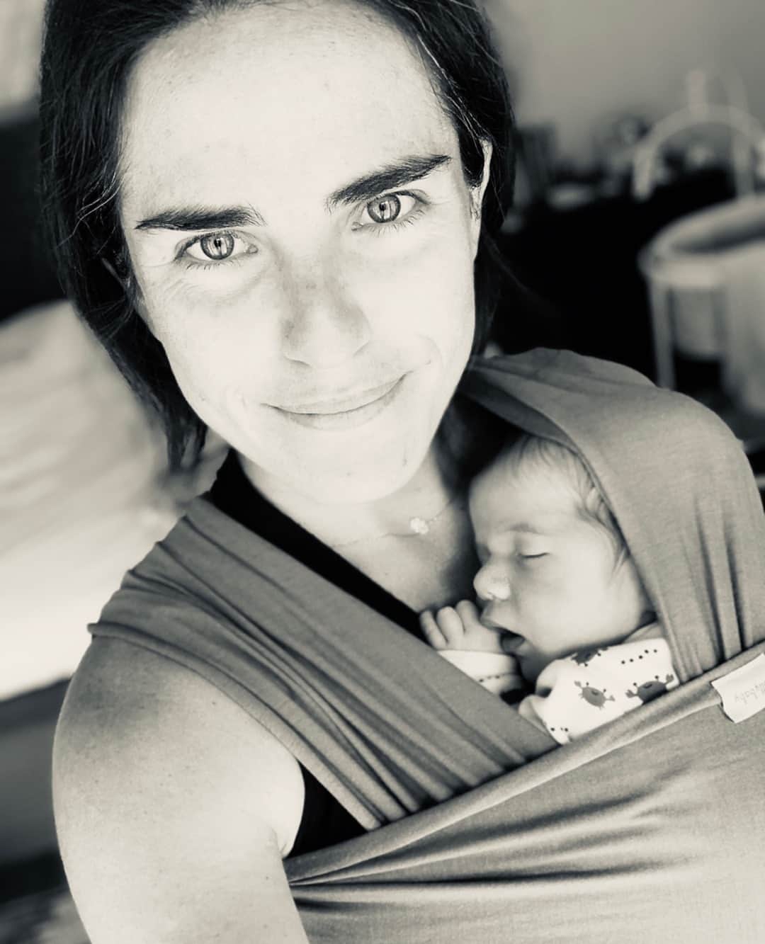 カーラ・ソウザのインスタグラム：「#fbf to baby Luka fresh out of the oven 🍞 They get big so fast! Who can guess how much he weighs now?」