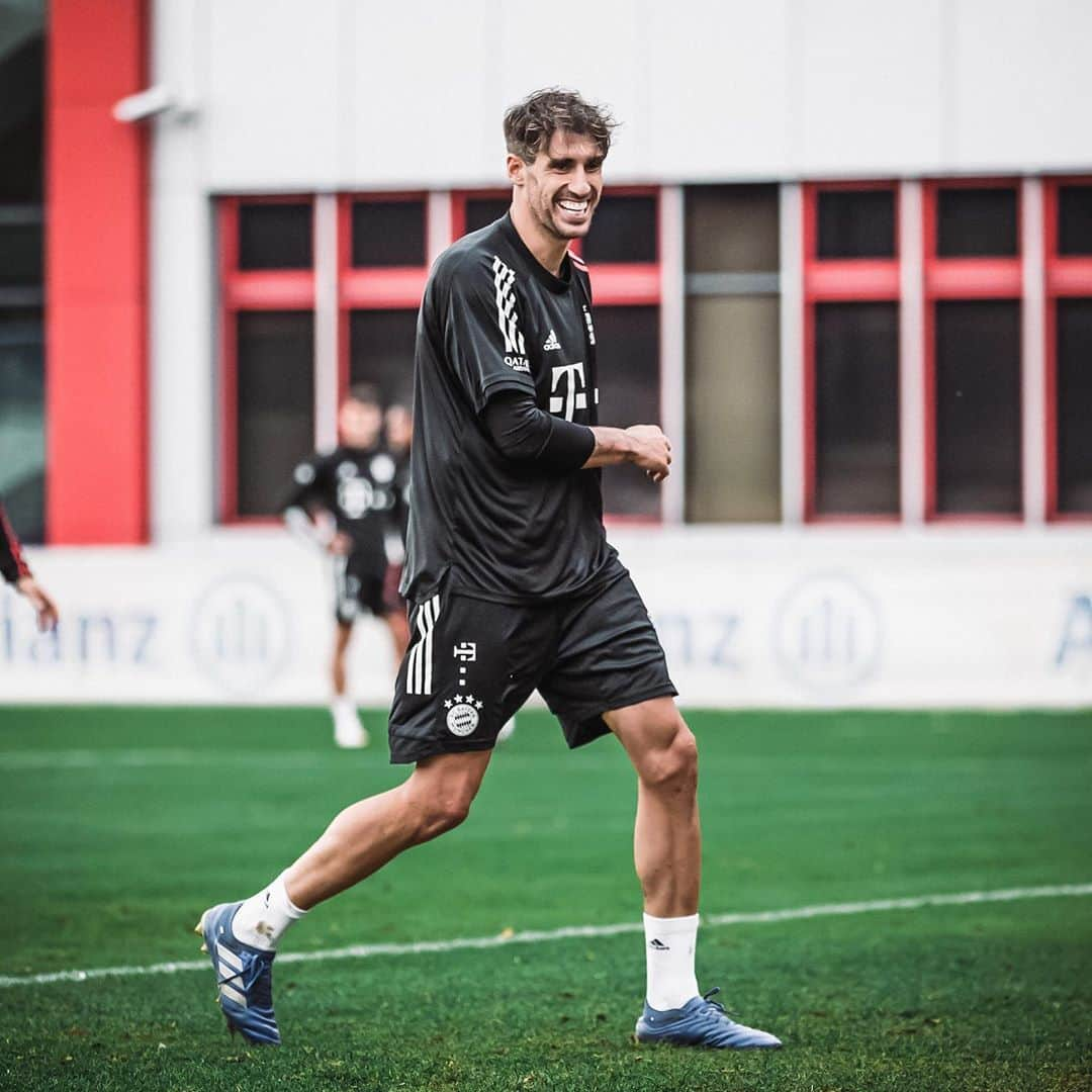 ハビ・マルティネスさんのインスタグラム写真 - (ハビ・マルティネスInstagram)「Ready 💯 #Javi8 #fcbayern #säbenerstraße」10月31日 0時59分 - javi8martinez