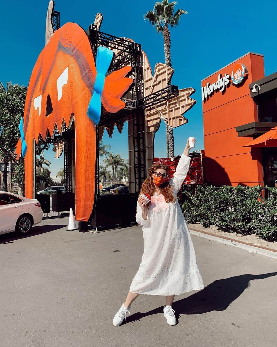 ブリー・キッシュさんのインスタグラム写真 - (ブリー・キッシュInstagram)「trick or treat? why not both with @Wendys first-ever “SCARE-THRU” 👻✨ grab your pals, put on a costume (we went as dusty bun and suzie poo!) and RUSH down to @Wendys because this fun and festive experience is only open until HALLOWEEN! this scare-thru is perfect for any age and open from 6:30am-3am PST 🎃 get spooked at 8810 s. garfield ave, south gate CA! #WendysScareThru #WendysHalloween #Ad」10月31日 0時59分 - breekish