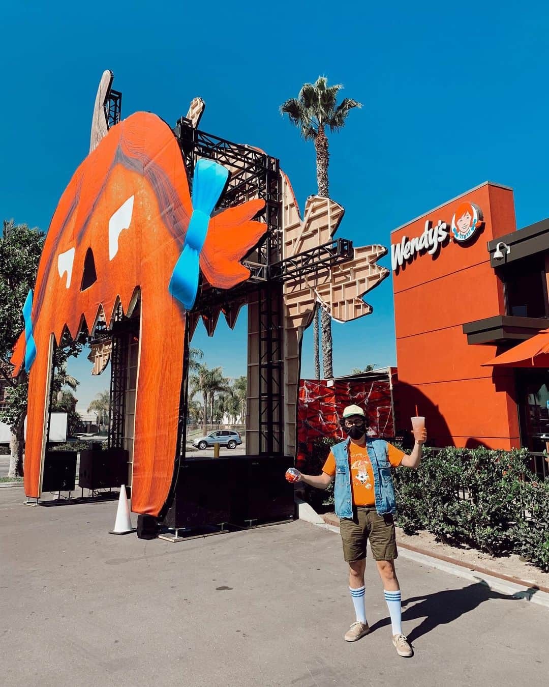 ブリー・キッシュさんのインスタグラム写真 - (ブリー・キッシュInstagram)「trick or treat? why not both with @Wendys first-ever “SCARE-THRU” 👻✨ grab your pals, put on a costume (we went as dusty bun and suzie poo!) and RUSH down to @Wendys because this fun and festive experience is only open until HALLOWEEN! this scare-thru is perfect for any age and open from 6:30am-3am PST 🎃 get spooked at 8810 s. garfield ave, south gate CA! #WendysScareThru #WendysHalloween #Ad」10月31日 0時59分 - breekish