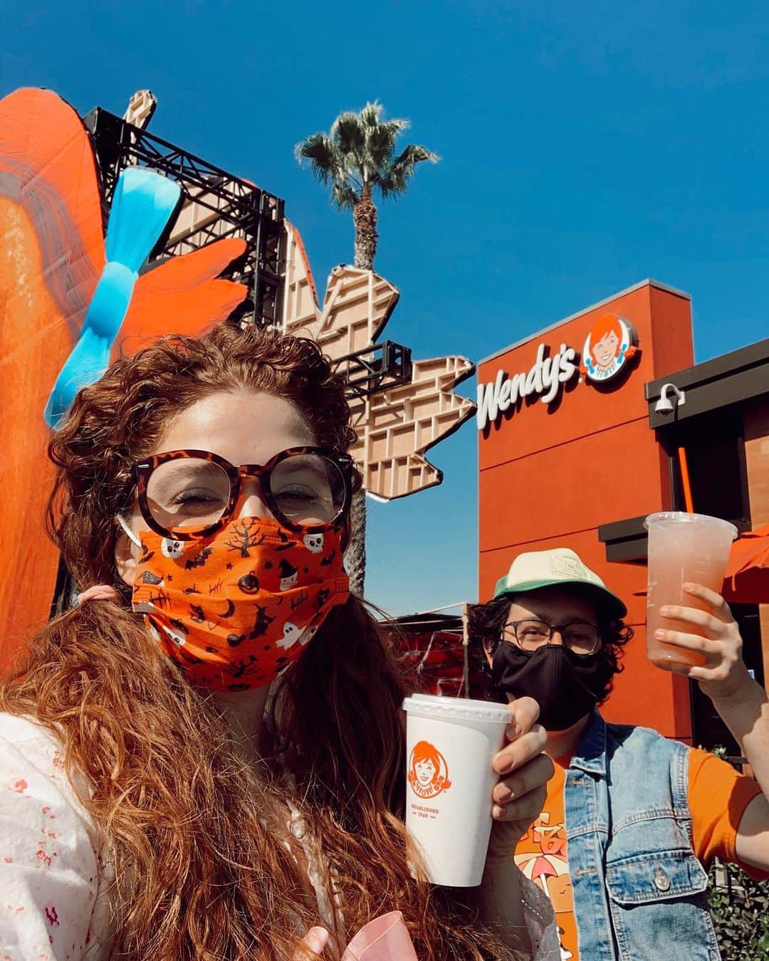 ブリー・キッシュのインスタグラム：「trick or treat? why not both with @Wendys first-ever “SCARE-THRU” 👻✨ grab your pals, put on a costume (we went as dusty bun and suzie poo!) and RUSH down to @Wendys because this fun and festive experience is only open until HALLOWEEN! this scare-thru is perfect for any age and open from 6:30am-3am PST 🎃 get spooked at 8810 s. garfield ave, south gate CA! #WendysScareThru #WendysHalloween #Ad」