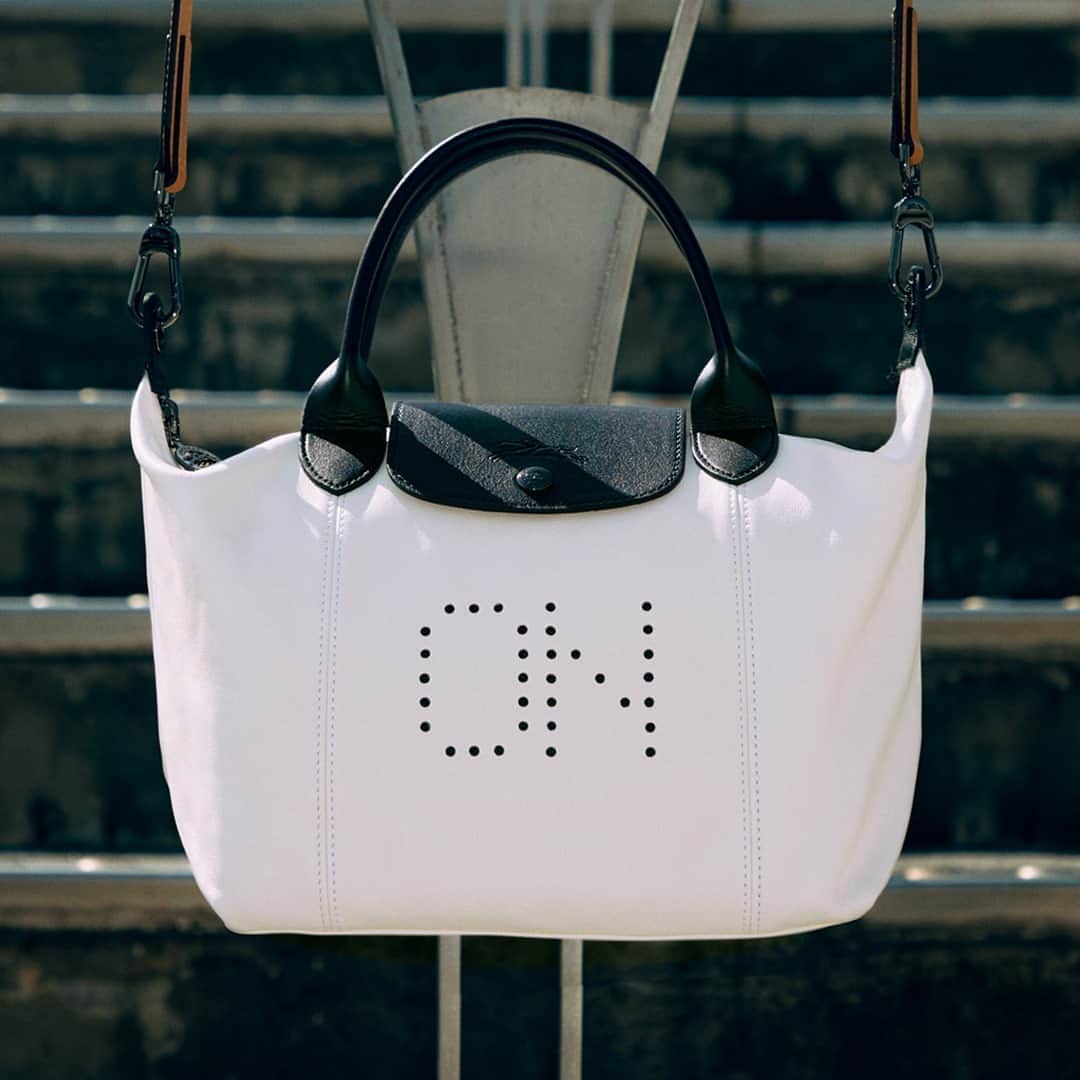 Longchampさんのインスタグラム写真 - (LongchampInstagram)「ON. NO. OH. Write whatever you'd like on your own #MYPLIAGE bag.  #LongchampLePliage #Longchamp」10月31日 1時03分 - longchamp