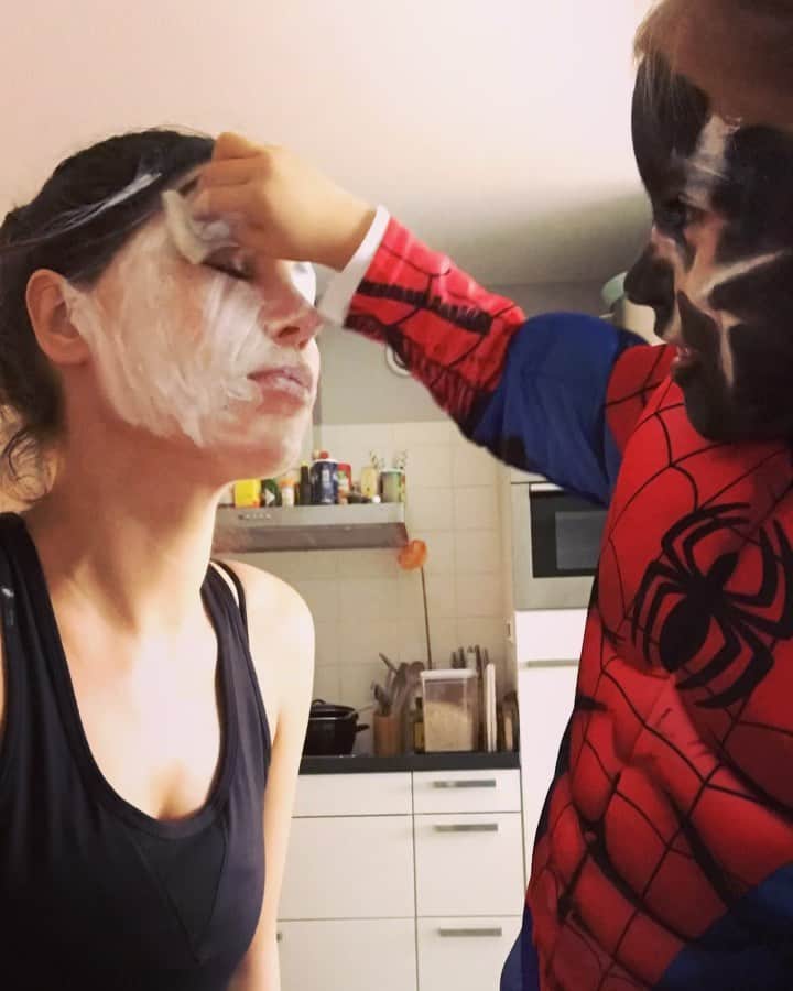 ヨランテ・ヴァン・カスベルヘンのインスタグラム：「Happy Halloween from us to you 👻🎃👻🎃👻🎃 swipe right -> 😂」